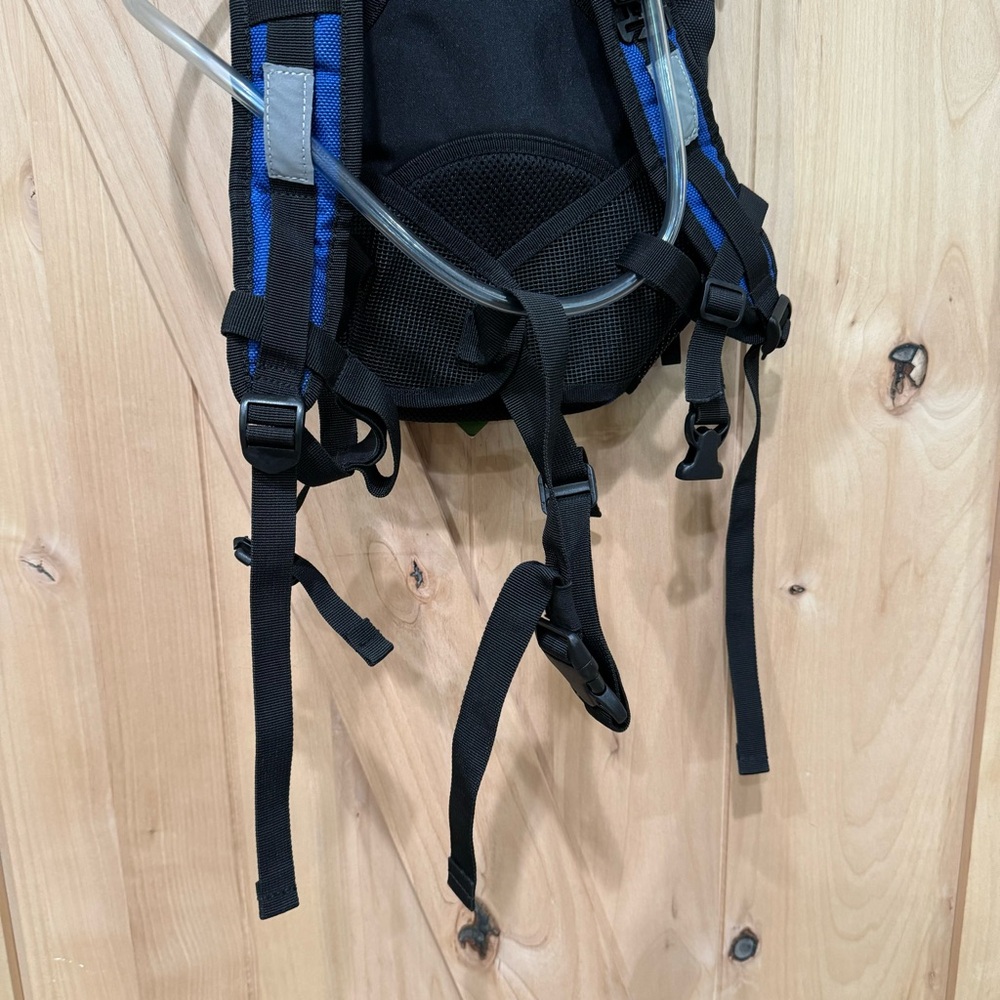 Discovery Channel Hydration Backpack NWT! Blue Camping Hiking Hydropak - Picture 11 of 16